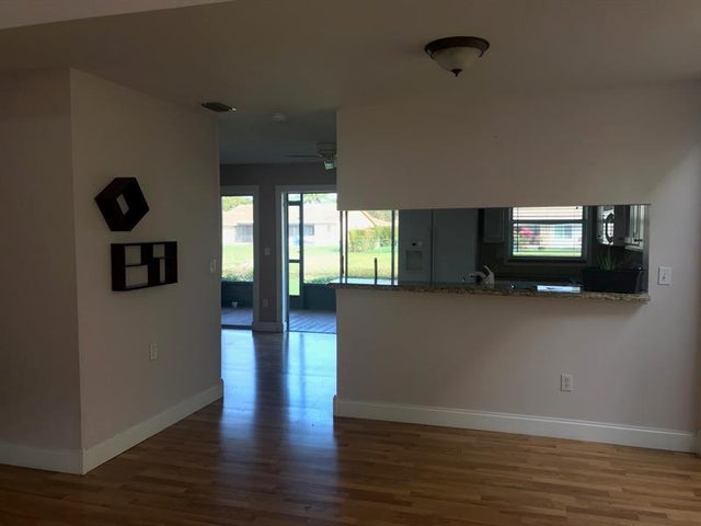 4 of 6 - 9925 Nw 9th Ct, Plantation, FL