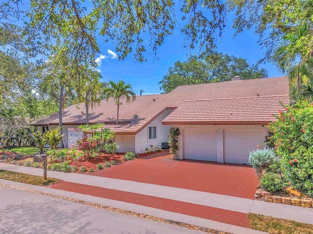 2 of 41 - 3231 N 38th St, Hollywood, FL