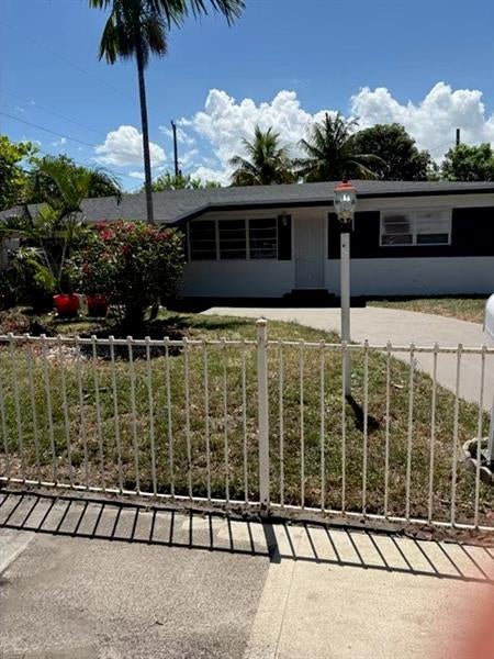 3 of 25 - 12860 Nw 8th Ave, North Miami, FL
