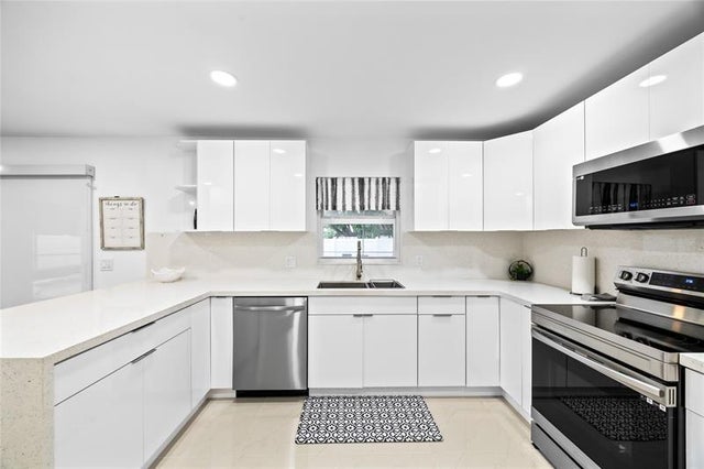 4 of 26 - 6431 Nw 34th Ave, Fort Lauderdale, FL