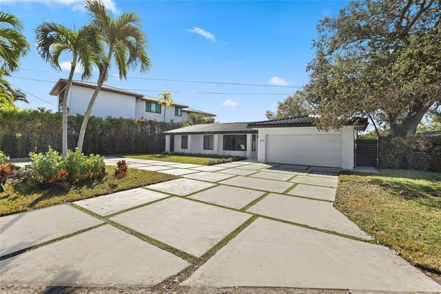 1 of 41 - 2440 Ne 25th Pl, Fort Lauderdale, FL