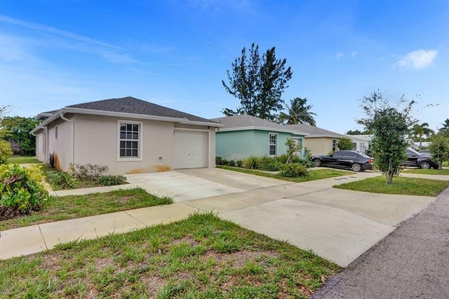 2 of 40 - 4332 Nw 1st Ter, Deerfield Beach, FL