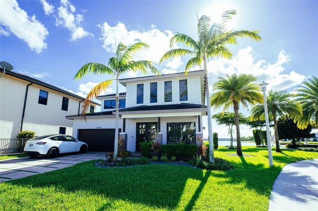 2 of 24 - 15934 Nw 87th Ct, Miami Lakes, FL