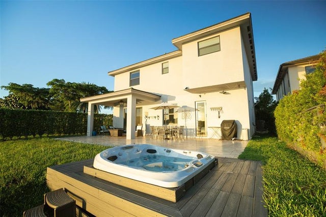 4 of 24 - 15934 Nw 87th Ct, Miami Lakes, FL