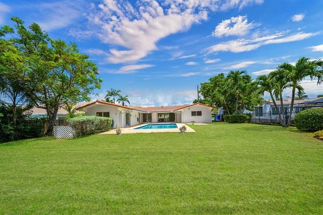 2 of 38 - 232 Codrington Dr, Lauderdale By The Sea, FL