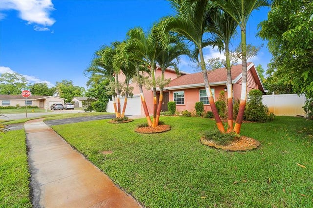 3 of 30 - 7527 Sw 7th Court, North Lauderdale, FL