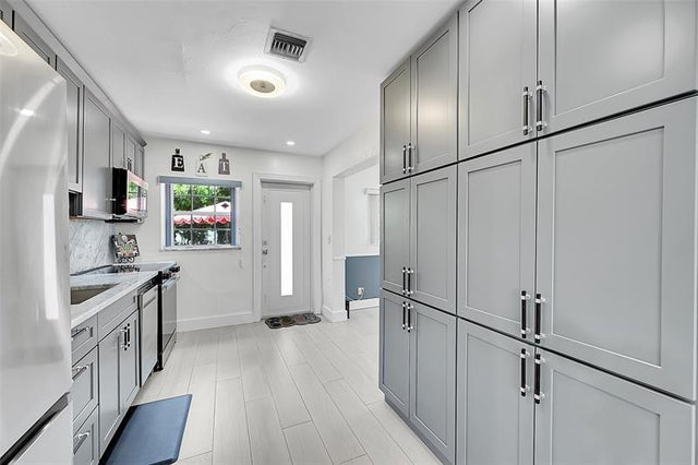2 of 51 - 230 Nw 52nd Ct, Fort Lauderdale, FL