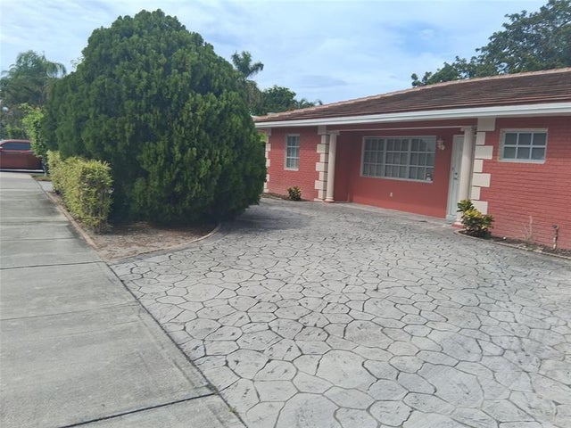 1 of 2 - 408 Se 6th Ave, Deerfield Beach, FL