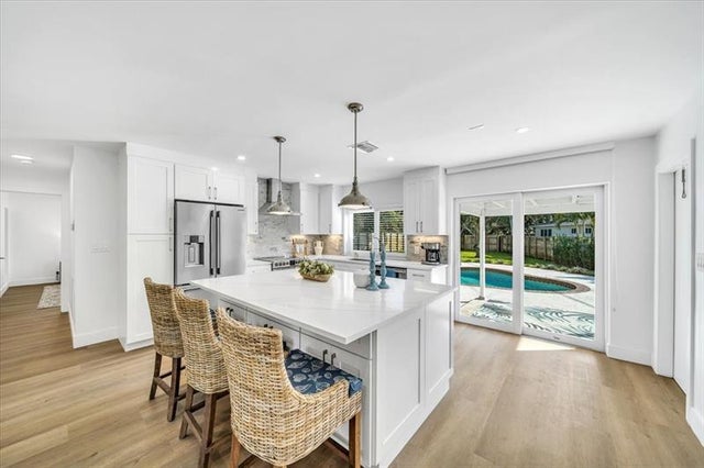 3 of 28 - 814 Se 14th Ct, Fort Lauderdale, FL