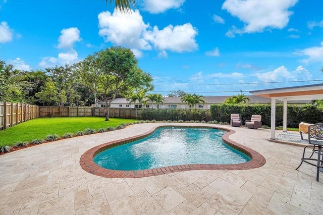 5 of 28 - 814 Se 14th Ct, Fort Lauderdale, FL