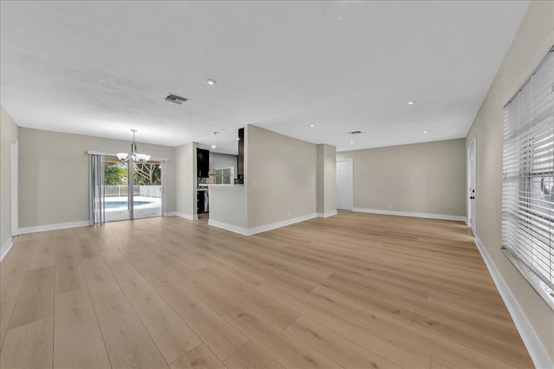 8695 Nw 28th Dr, Coral Springs