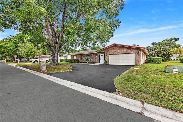 3 of 49 - 8695 Nw 28th Dr, Coral Springs, FL