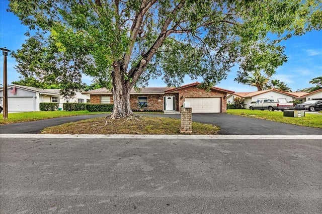 4 of 49 - 8695 Nw 28th Dr, Coral Springs, FL
