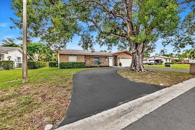 5 of 49 - 8695 Nw 28th Dr, Coral Springs, FL