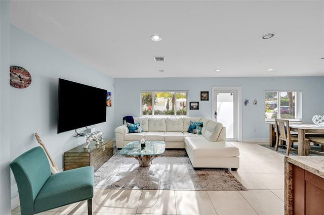 3 of 58 - 2716 Ne 10th Ter, Wilton Manors, FL