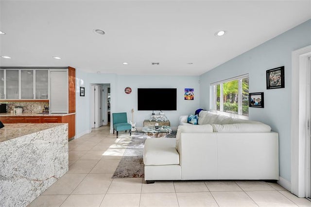 5 of 58 - 2716 Ne 10th Ter, Wilton Manors, FL