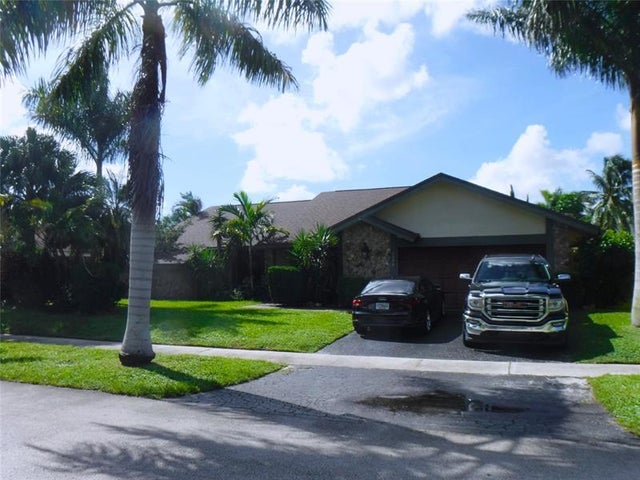 2 of 33 - 7390 Nw 49th St, Lauderhill, FL