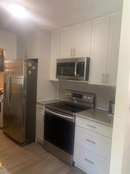 4 of 9 - 7450 Freedom St, Hollywood, FL