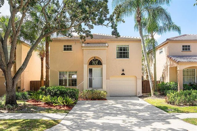 1 of 33 - 10814 Nw 12th Dr, Plantation, FL