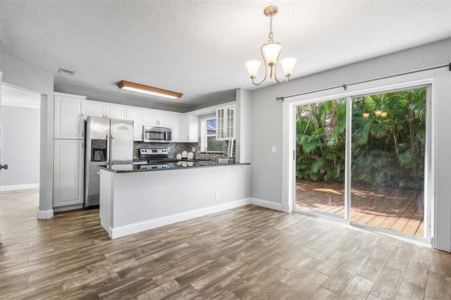 5 of 33 - 10814 Nw 12th Dr, Plantation, FL