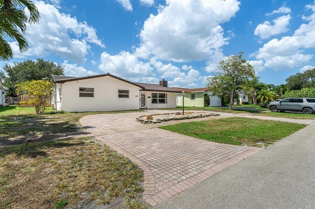 2 of 29 - 5300 Garfield St, Hollywood, FL