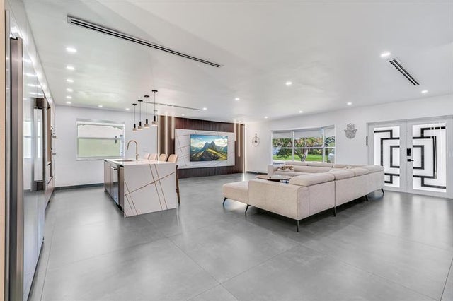 5 of 29 - 5300 Garfield St, Hollywood, FL