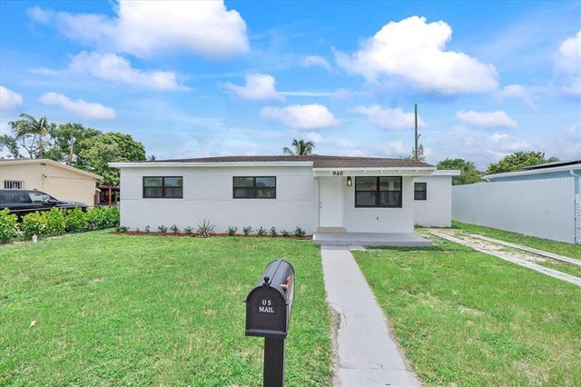 2 of 36 - 940 Oriental Blvd, Opa-Locka, FL