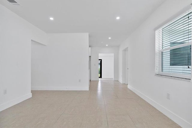 4 of 36 - 940 Oriental Blvd, Opa-Locka, FL