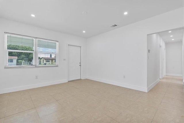 5 of 36 - 940 Oriental Blvd, Opa-Locka, FL