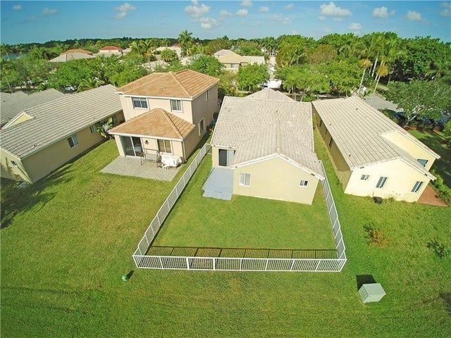 4 of 47 - 1525 Salerno Cir, Weston, FL