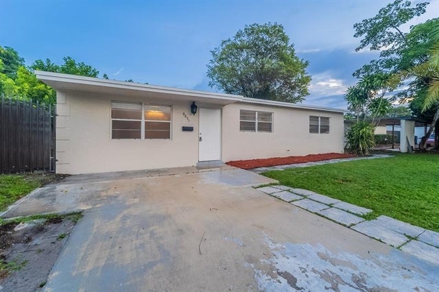 2 of 27 - 6851 Raleigh St, Hollywood, FL