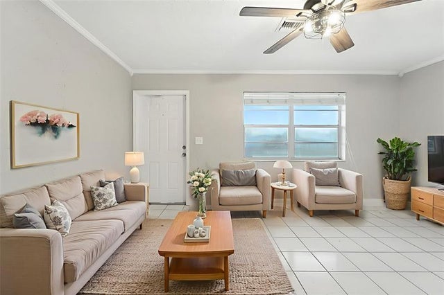 4 of 27 - 6851 Raleigh St, Hollywood, FL