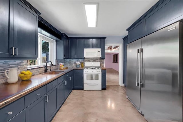 4 of 50 - 613 N 28th Ave, Hollywood, FL