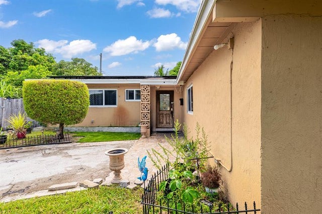 3 of 22 - 2651 Nw 42nd Ave, Lauderhill, FL