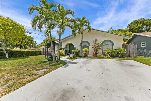 1 of 22 - 740 Sw 9th St, Hallandale, FL