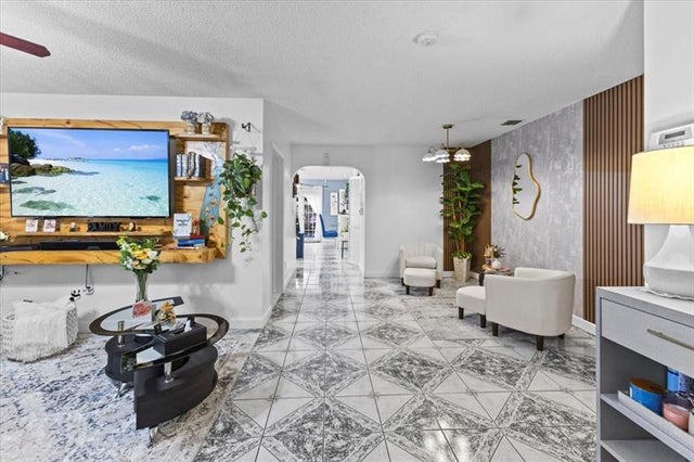 2 of 22 - 740 Sw 9th St, Hallandale, FL