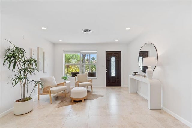 5 of 31 - 4351 Ne 15th Ter, Oakland Park, FL