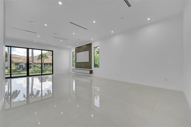 3 of 35 - 656 Nw 21st St, Wilton Manors, FL