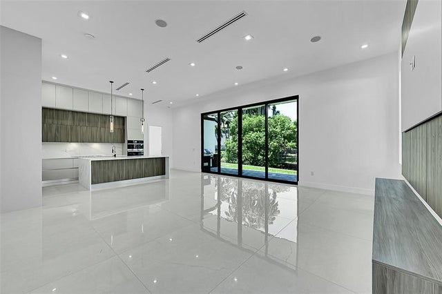 5 of 35 - 656 Nw 21st St, Wilton Manors, FL