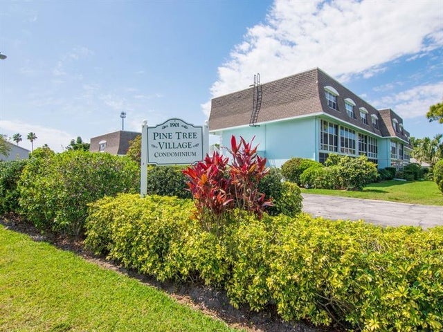 1 of 10 - 1901 Indian River Blvd, Vero Beach, FL