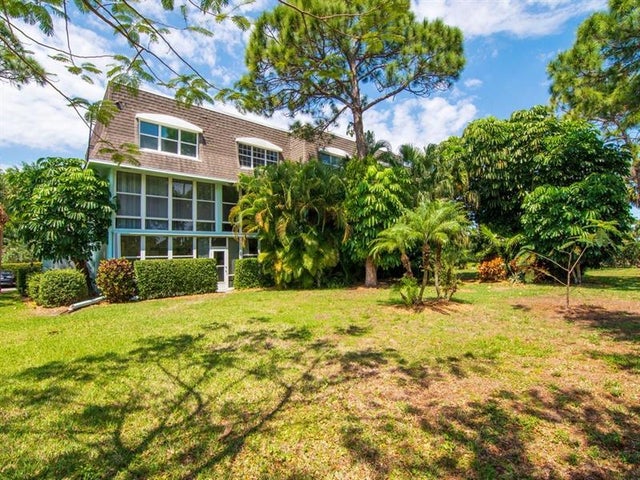4 of 10 - 1901 Indian River Blvd, Vero Beach, FL