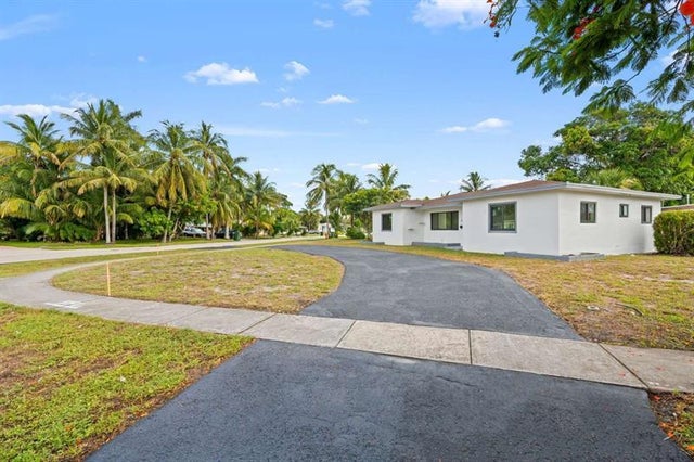 1 of 27 - 540 E Evanston Cir, Fort Lauderdale, FL