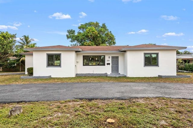 2 of 27 - 540 E Evanston Cir, Fort Lauderdale, FL