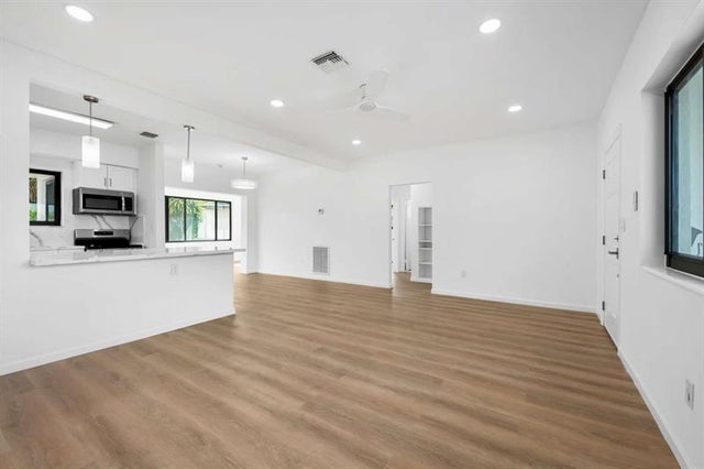 4 of 27 - 540 E Evanston Cir, Fort Lauderdale, FL