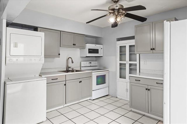 5 of 18 - 2510 Scott St, Hollywood, FL