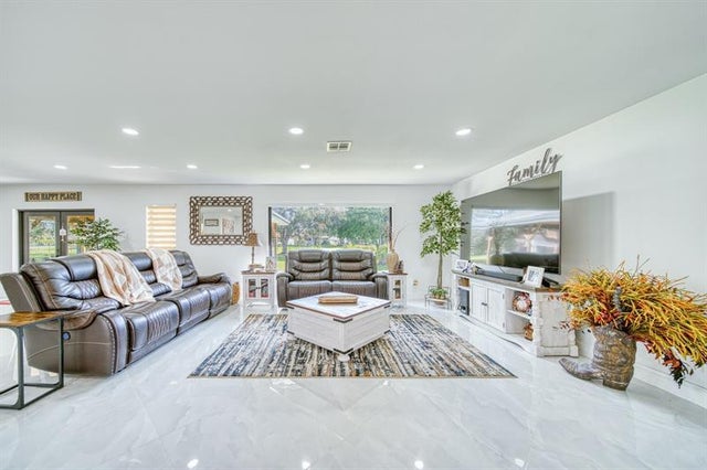 3 of 38 - 20421 Sw 50th Pl, Southwest Ranches, FL