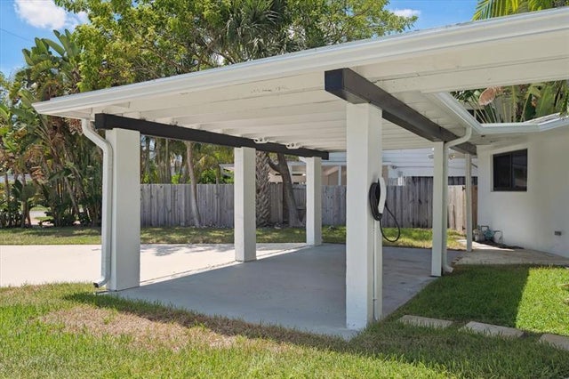 2 of 22 - 1789 Ne 35th St, Oakland Park, FL