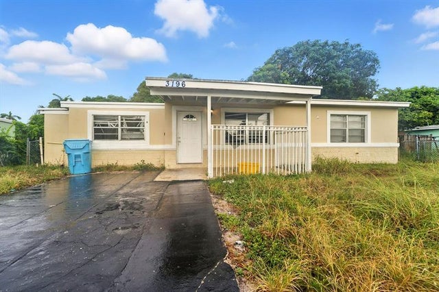 1 of 24 - 3196 N Seacrest Blvd, Boynton Beach, FL