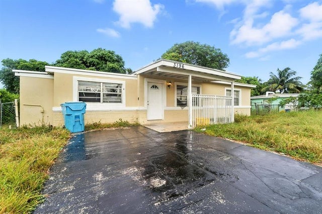 2 of 24 - 3196 N Seacrest Blvd, Boynton Beach, FL