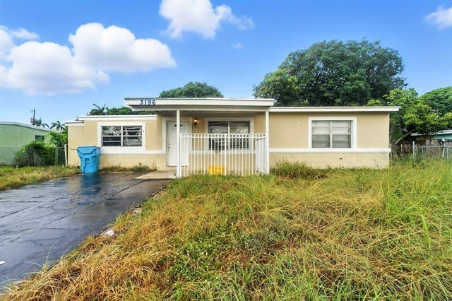 3 of 24 - 3196 N Seacrest Blvd, Boynton Beach, FL